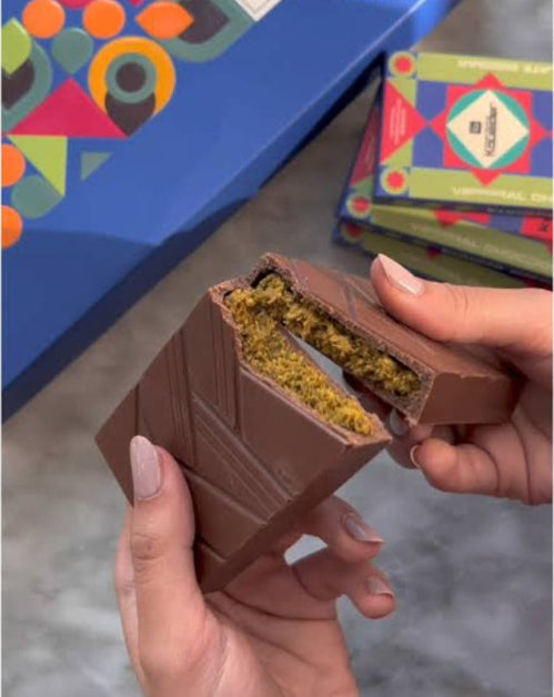 Koueider-Chocolate Bar Pistachio Kunafa شيكولاتة بيستاشيو كنافة