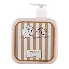 Mood Khaliji Hand Wash 500ml is a luxurious 500ml liquid soap with a formula rich in shea butter, coconut oil and aloe vera to deeply moisturize the skin, leaving a luxurious aromatic scent inspired by Gulf perfumes (such as oud), providing a feeling of freshness and softness and suitable for daily use without drying out the hands.