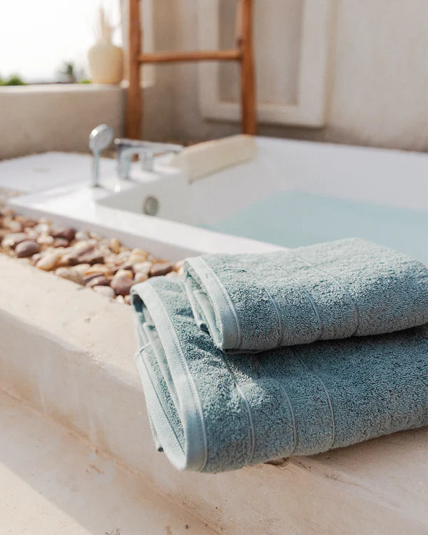 More Cottons- Essential Trim Towel 600 GSM  (70cm×140cm)